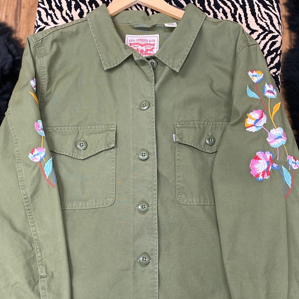 •Levi Botton Front Olive Green Floral Jacket